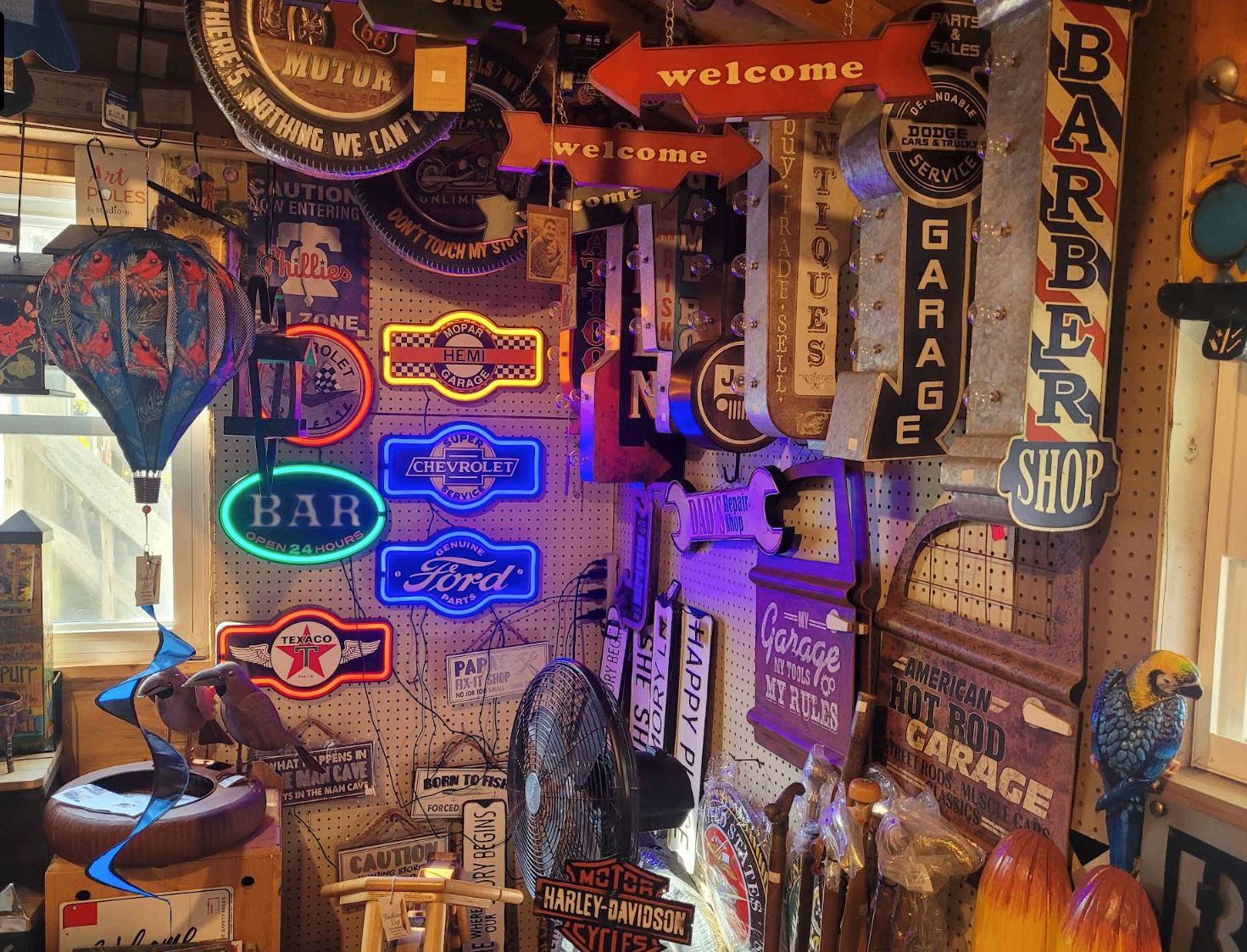 Vintage Neon & Signs